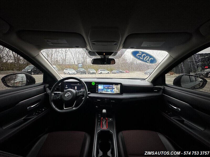 2025 Nissan Kicks SR