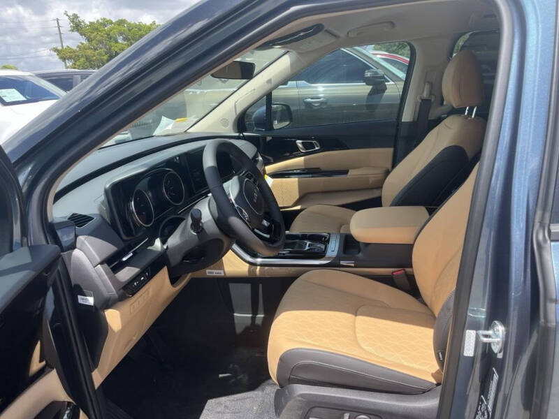 2024 Kia Carnival EX