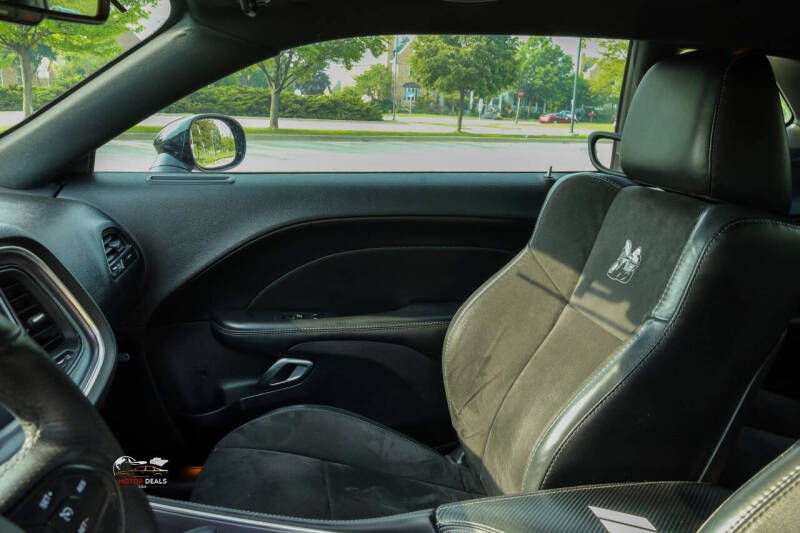 2017 Dodge Challenger 392 HEMI Scat Pack Shaker