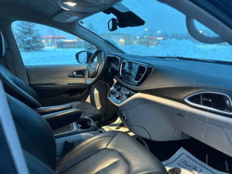 2022 Chrysler Pacifica Hybrid Touring L