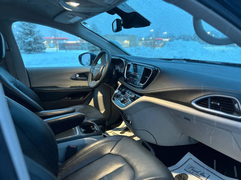 2022 Chrysler Pacifica Hybrid Touring L