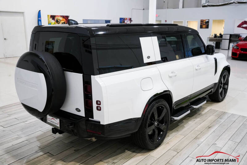 2023 Land Rover Defender 130 X-Dynamic SE