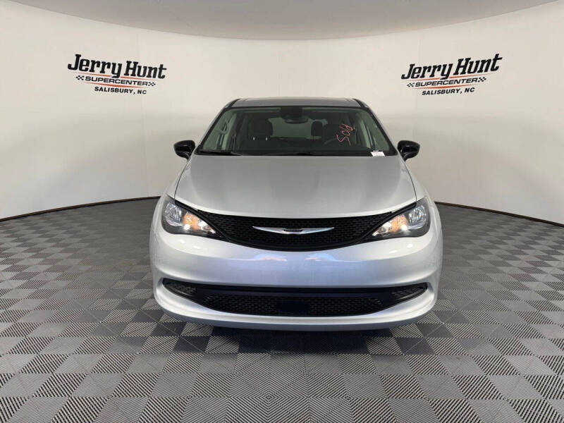 2024 Chrysler Voyager LX