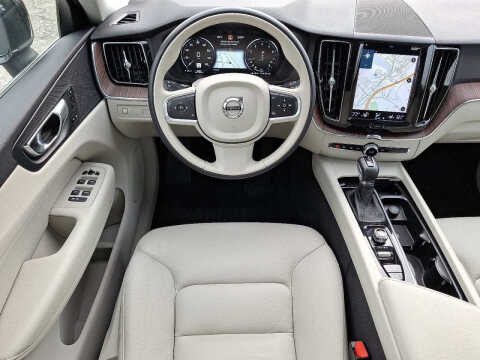 2021 Volvo XC60 T5 Momentum