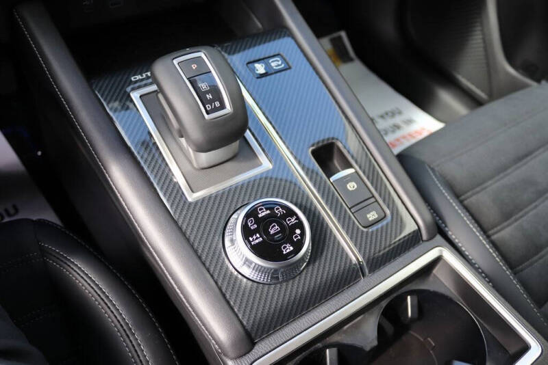 2025 Mitsubishi Outlander PHEV SE