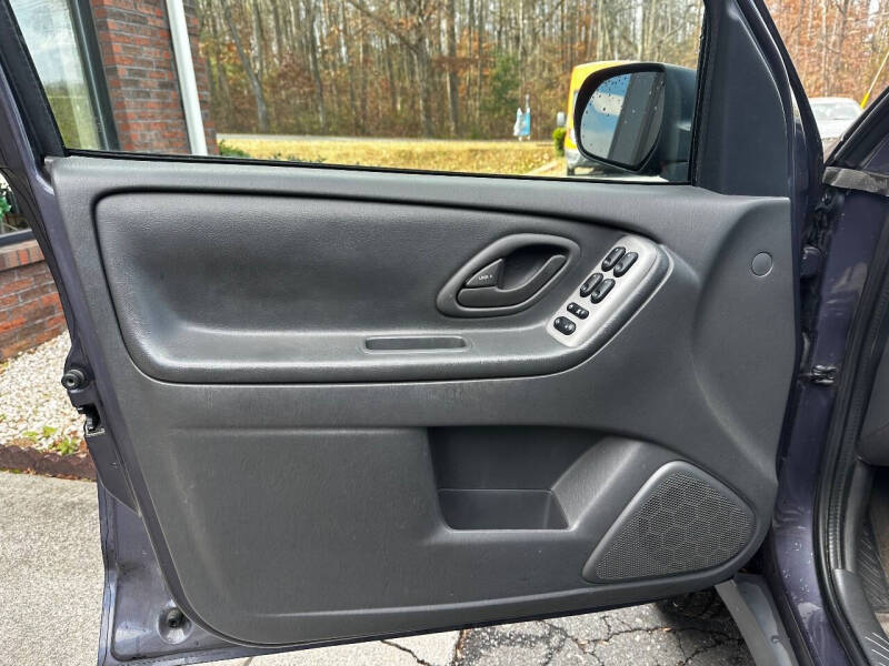 2005 Mazda Tribute i