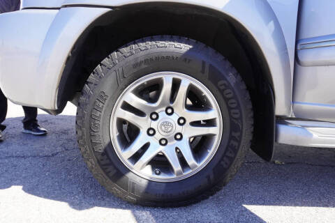 2005 Toyota Sequoia SR5