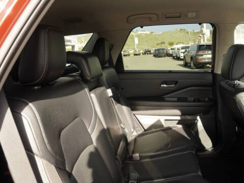 2024 Nissan Pathfinder SL