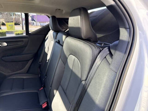 2025 Volvo XC40 B5 Core Bright Theme