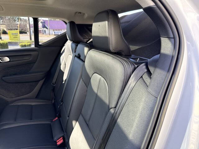 2025 Volvo XC40 B5 Core Bright Theme