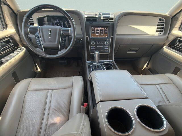 2017 Lincoln Navigator Select