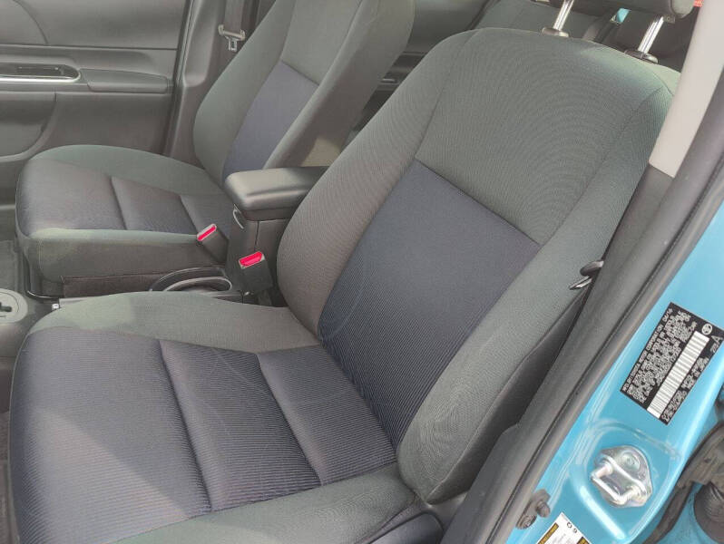2016 Toyota Prius c Three