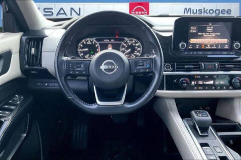 2022 Nissan Pathfinder SV