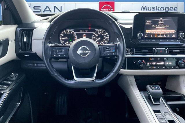 2022 Nissan Pathfinder SV