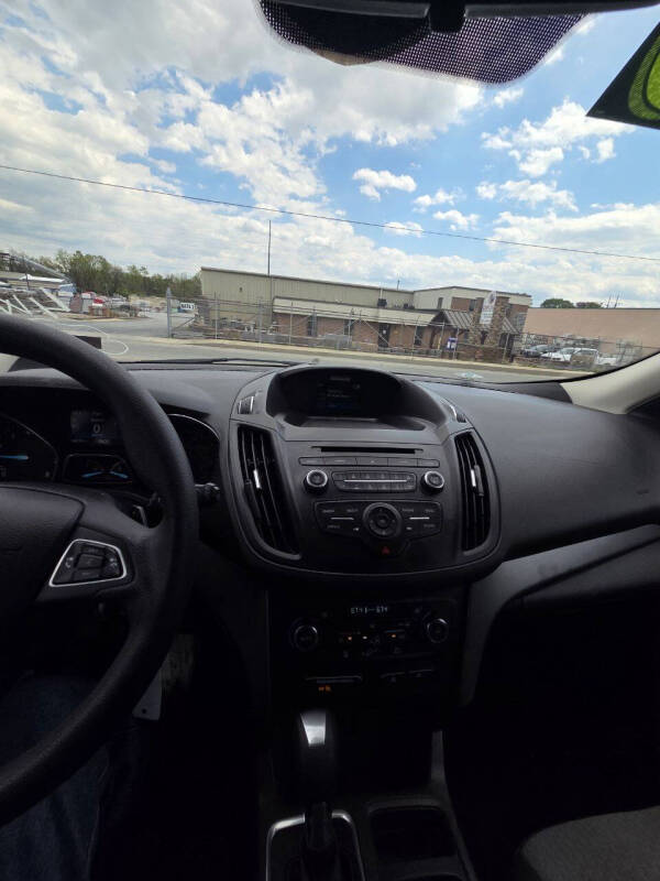 2017 Ford Escape SE - Photo 15