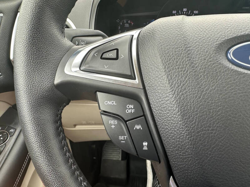 2022 Ford Edge Titanium