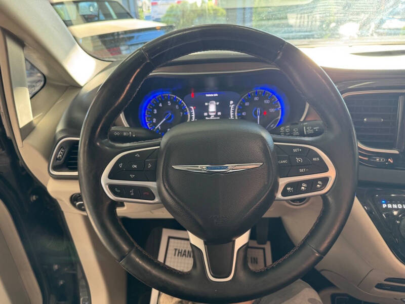 2017 Chrysler Pacifica Touring-L Plus