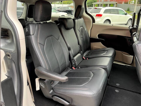 2017 Chrysler Pacifica Touring-L Plus