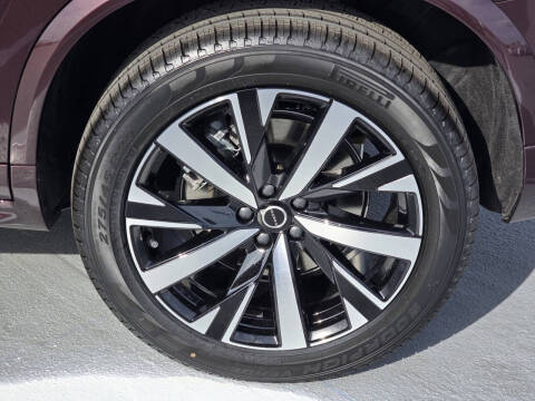 2025 Volvo XC90 B6 Core Bright Theme