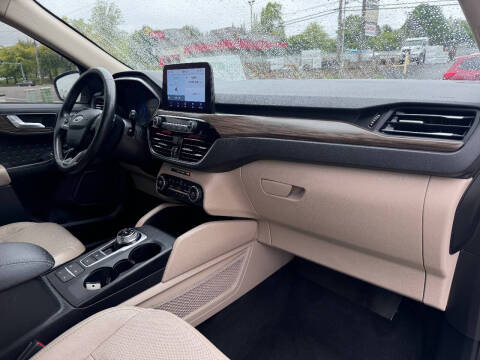 2020 Ford Escape Titanium