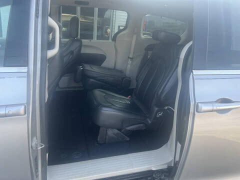 2017 Chrysler Pacifica Touring-L