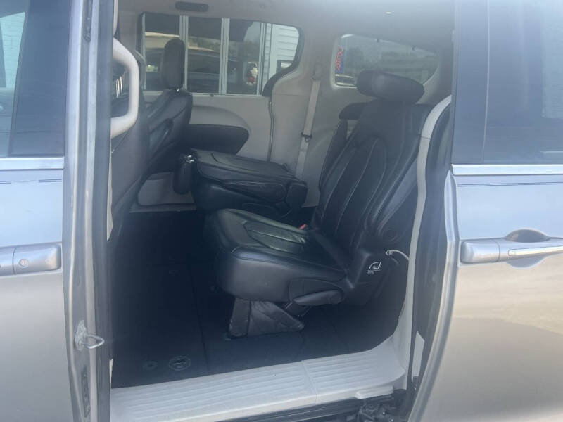 2017 Chrysler Pacifica Touring-L