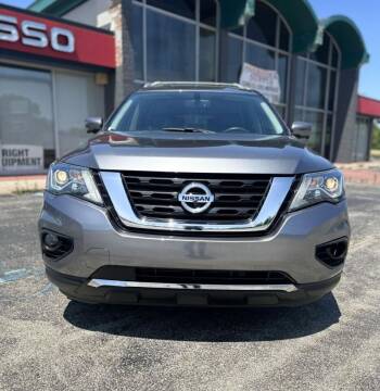 2018 Nissan Pathfinder for sale at Larusso Auto Group in Anderson IN