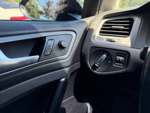 2017 Volkswagen Golf TSI S