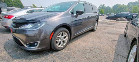 2017 Chrysler Pacifica Touring-L Plus
