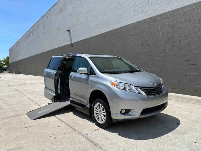 2015 Toyota Sienna XLE 7-Passenger Auto Access Seat