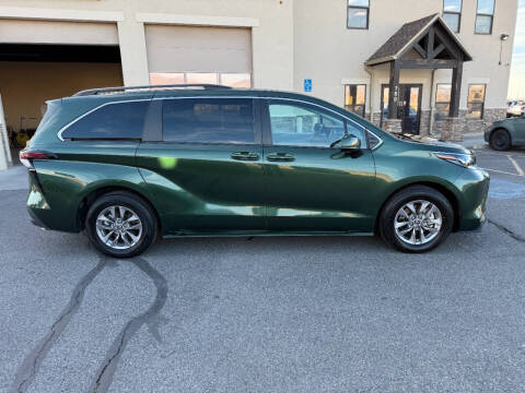 2024 Toyota Sienna LE 8-Passenger