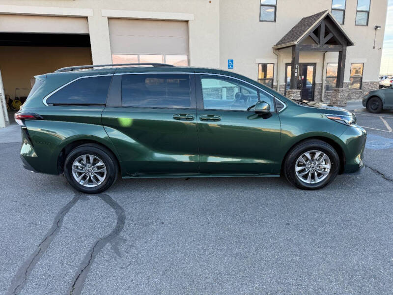 2024 Toyota Sienna LE 8-Passenger