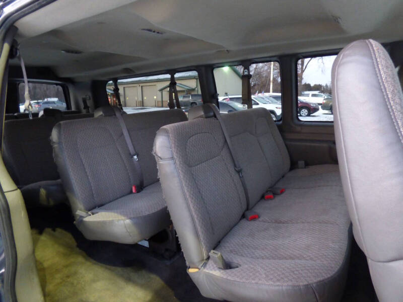 2009 Chevrolet Express LS photo 13