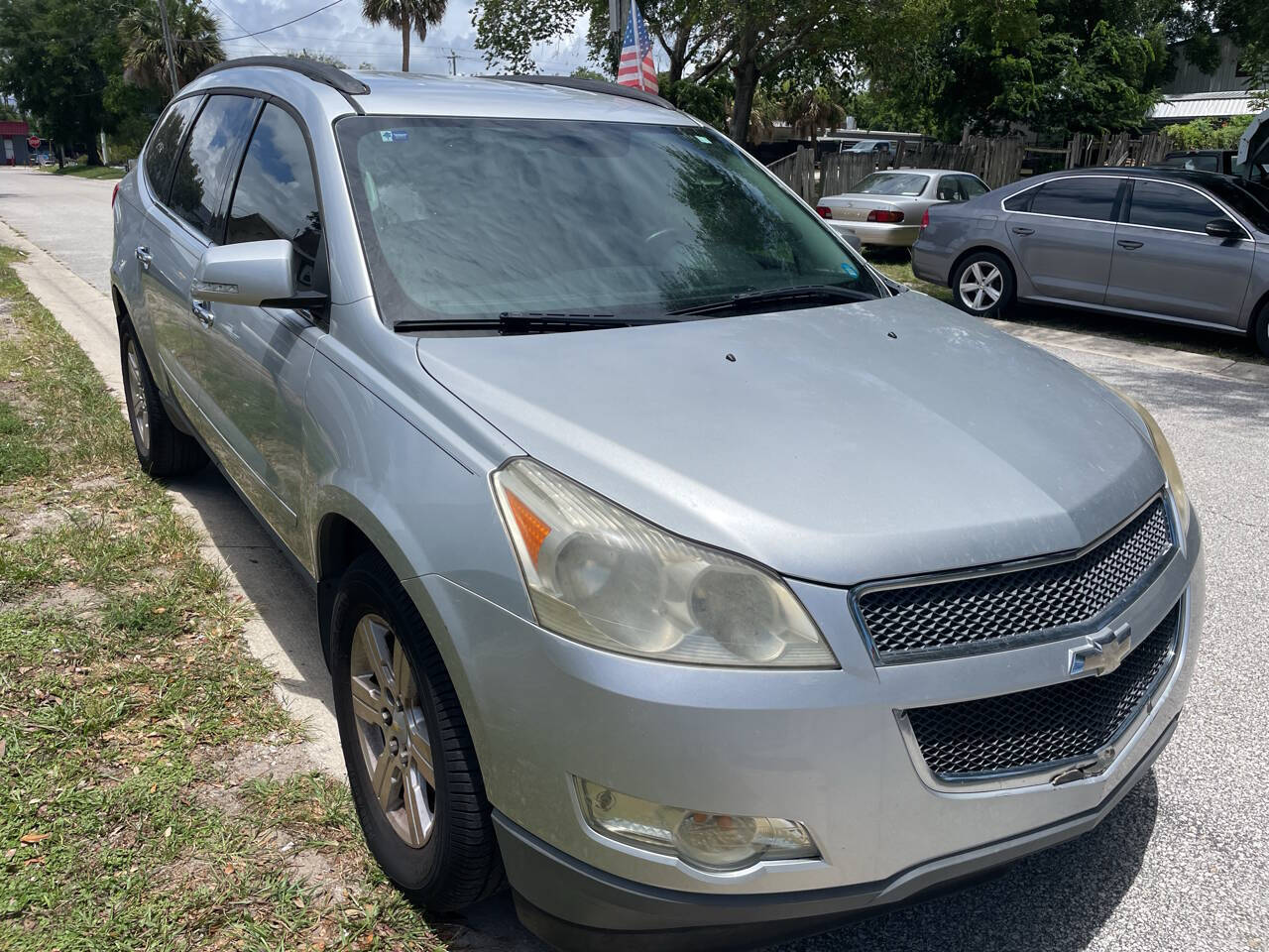 Silver 2012 Chevrolet Traverse LT LT 4dr SUV w/ 2LT 1