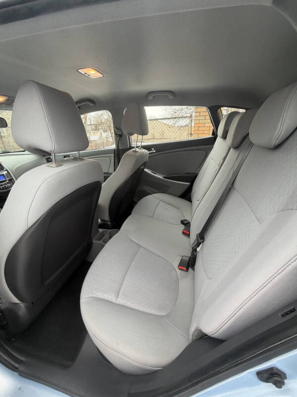 2013 Hyundai Accent SE