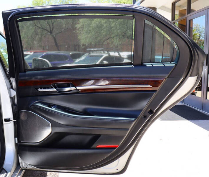 2019 Genesis G90