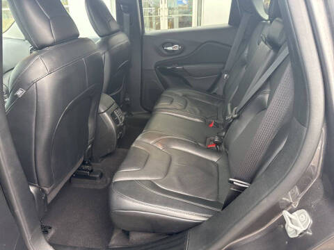 2023 Jeep Cherokee Altitude Lux