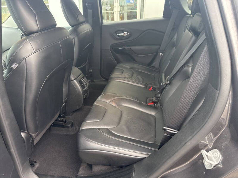 2023 Jeep Cherokee Altitude Lux