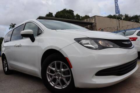 2018 Chrysler Pacifica for sale at OCEAN AUTO SALES in Miami FL