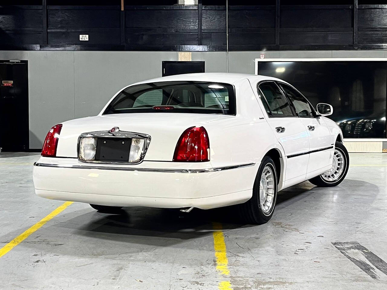 2002 Lincoln Town Car for sale at Carnival Car Company in Victoria, TX