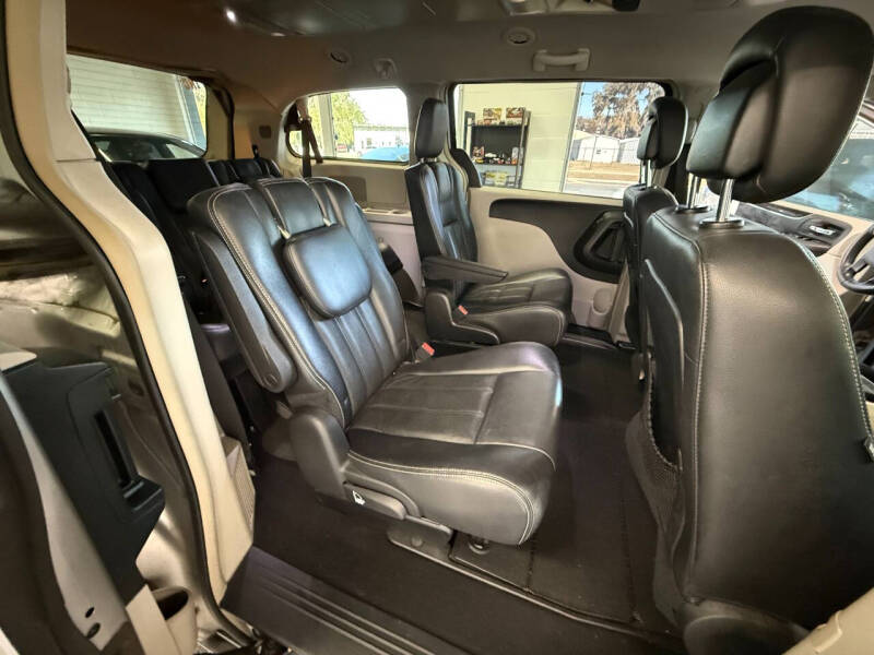 2012 Chrysler Town and Country Touring