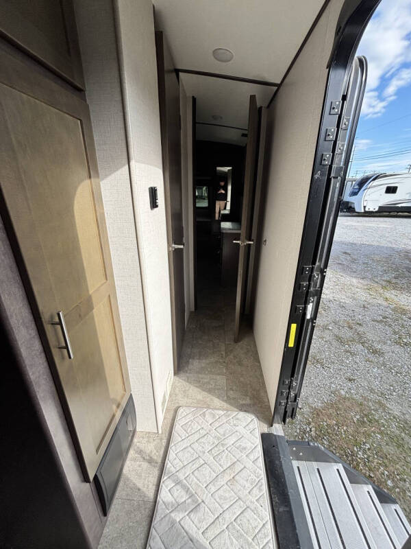 2018 Crossroads RV Sunset Trail 33SI