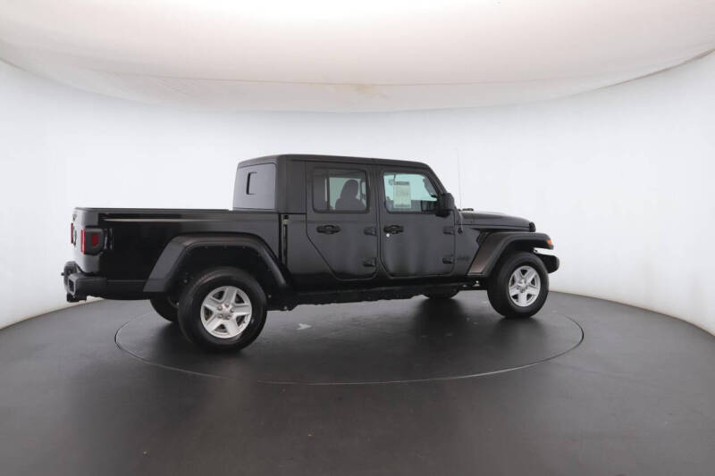 2022 Jeep Gladiator Sport