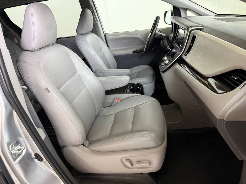 2020 Toyota Sienna XLE Premium 8-Passenger