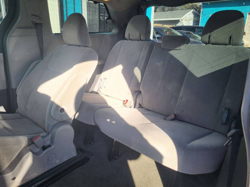 2015 Toyota Sienna LE 8-Passenger