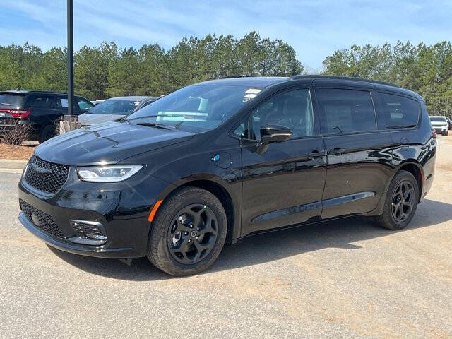 2025 Chrysler Pacifica Plug-In Hybrid Select