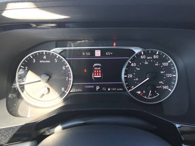 2025 Nissan Pathfinder SL