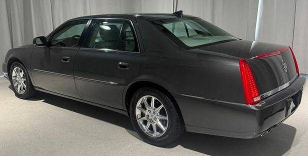 2010 Cadillac DTS Luxury Collection