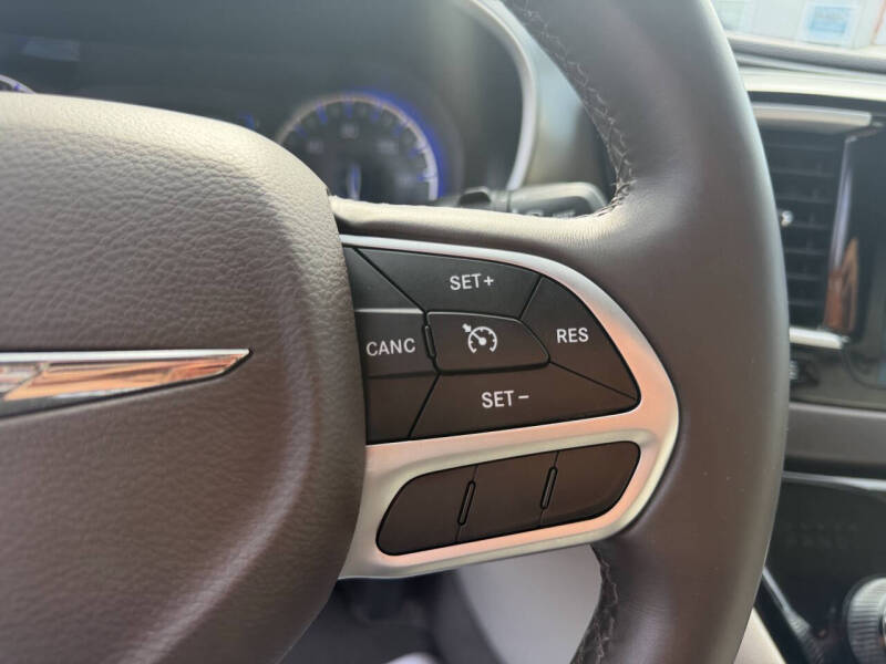 2017 Chrysler Pacifica Touring-L