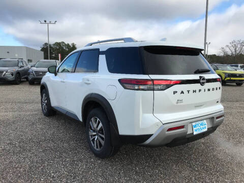 2025 Nissan Pathfinder SL